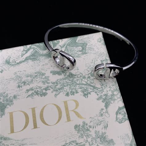 parelketting dior|dior wrist bracelets.